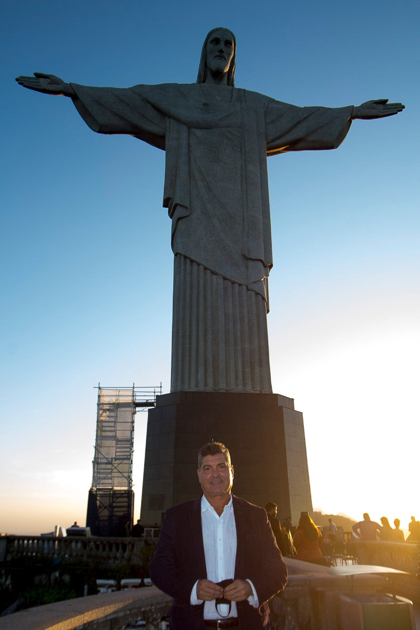 Sávio Neves aos pés do Cristo Redentor