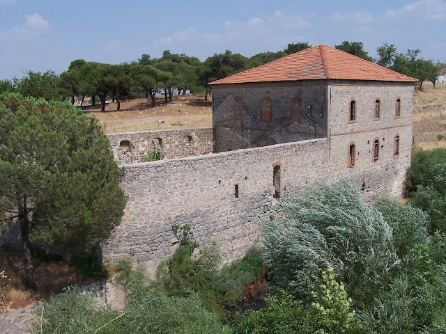 BERGAMA ÇAYI KIYISINDAKİ FABRİKALAR