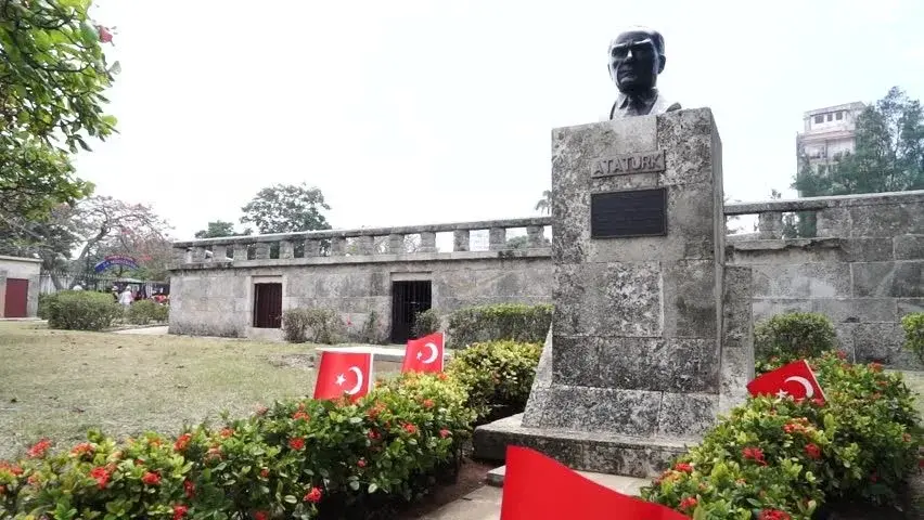 Küba'daki Atatürk Heykeli