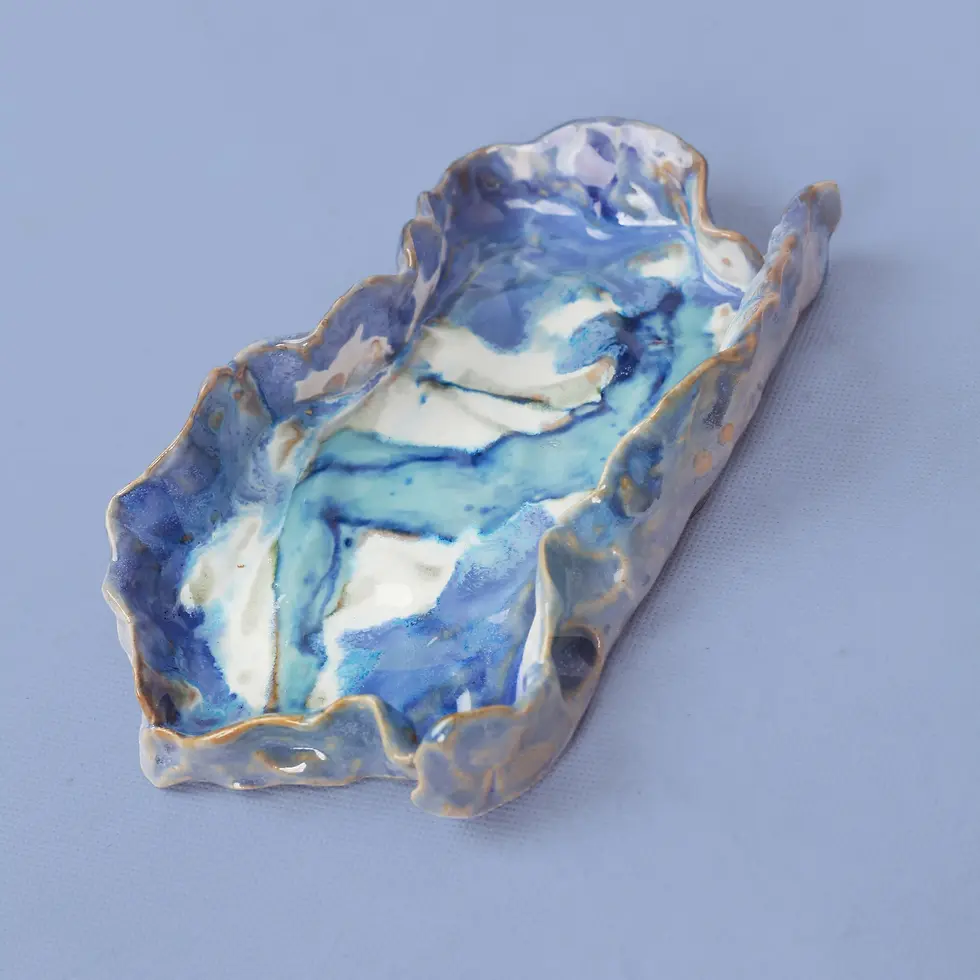 Thumbnail: Angled view of a hand-painted ceramic art tray with female portrait, featuring epoxy coating and soft sculptural lines – one-