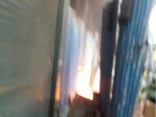 Stan Penampungan Pedagang Pasar Turi Terbakar.