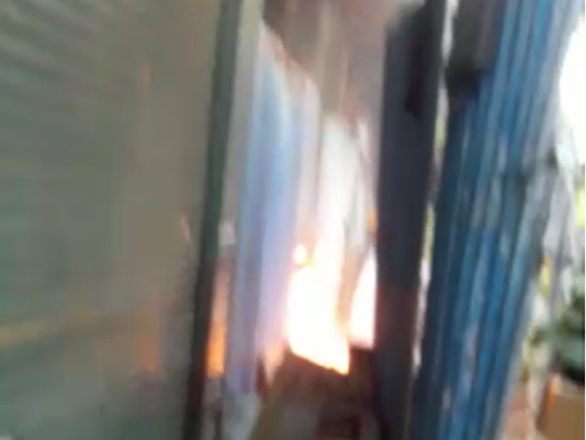 Stan Penampungan Pedagang Pasar Turi Terbakar.