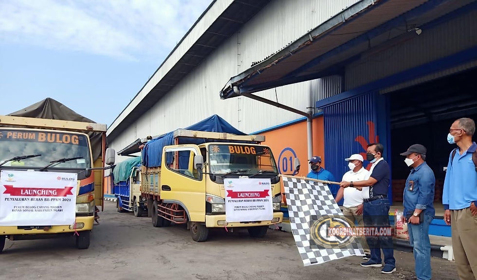 Menghadapi PPKM yang diperpanjang sampai akhir Juli ini, Perum BULOG kembali menyalurkan tambahan Bantuan Beras PPKM 2021, menyusul penyerahan data dari Kementerian Sosial pada hari Jumat (16/7), yang ditandai dengan pemberangkatan perdana truk pengangkut Bantuan Beras PPKM tersebut dari Komplek Pergudangan BULOG Kelapa Gading Jakarta Utara. Penyaluran bantuan serupa juga dilakukan serentak di seluruh gudang-gudang BULOG di Indonesia.