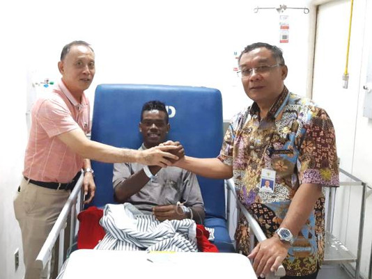 Syahbandar Perak Antar 7 Korban ABK KM Multi Prima I, ke RSU.Dr.Soetomo