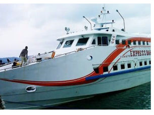 Arus Balik Ke Pulau Bawean Dihalangi Cuaca Buruk