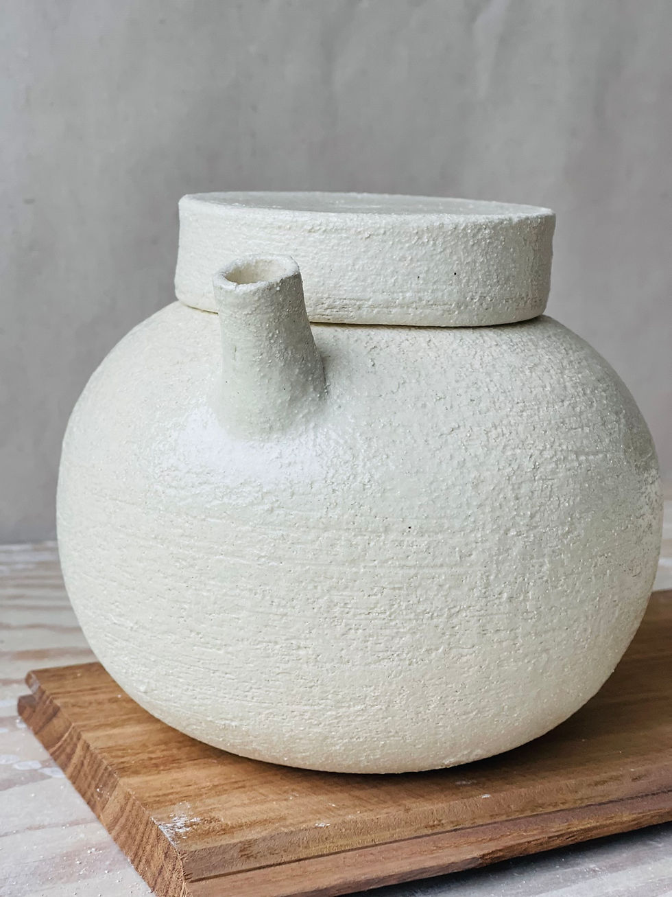 Thumbnail: Tea set - rough white round