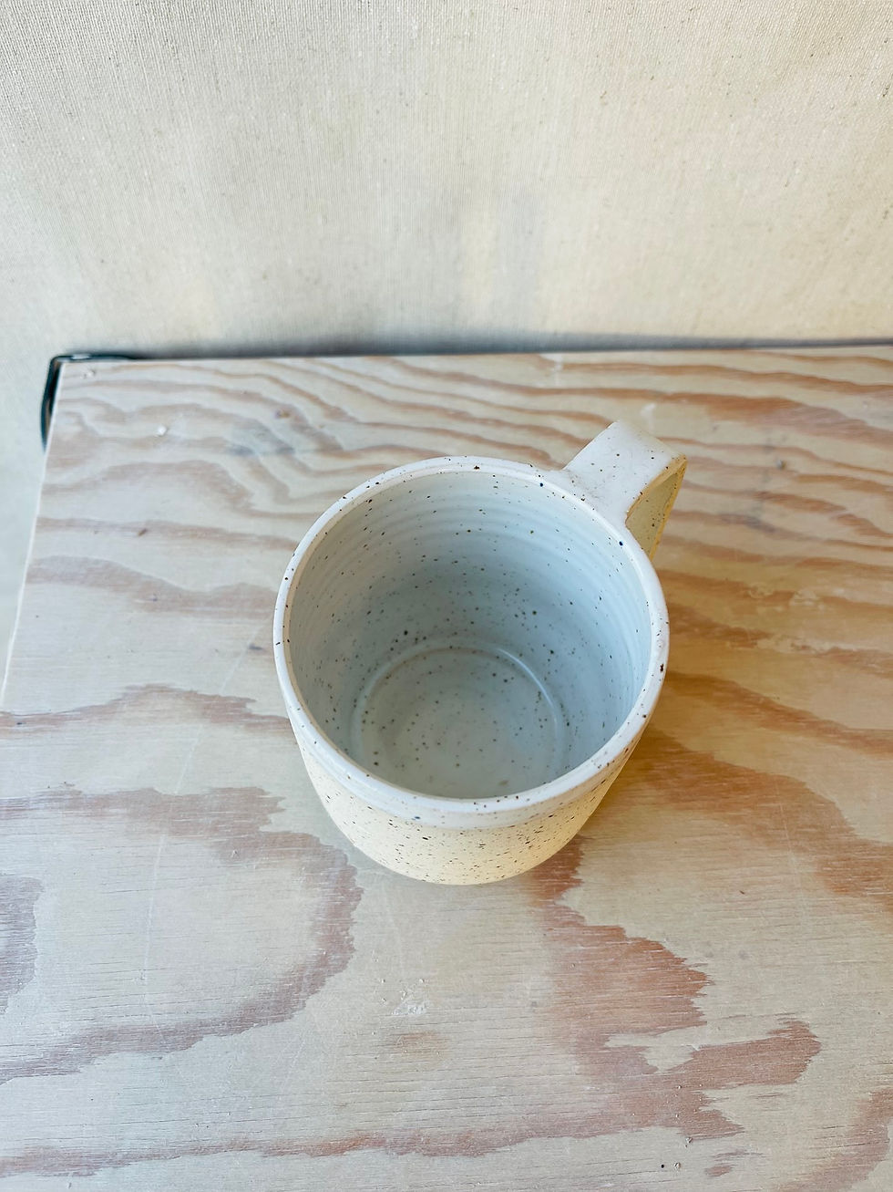 Thumbnail: Mug with ear - spots/white