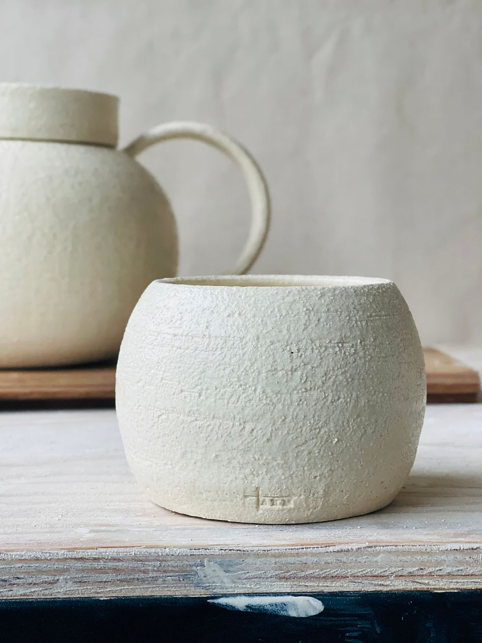 Thumbnail: Tea set - rough white round