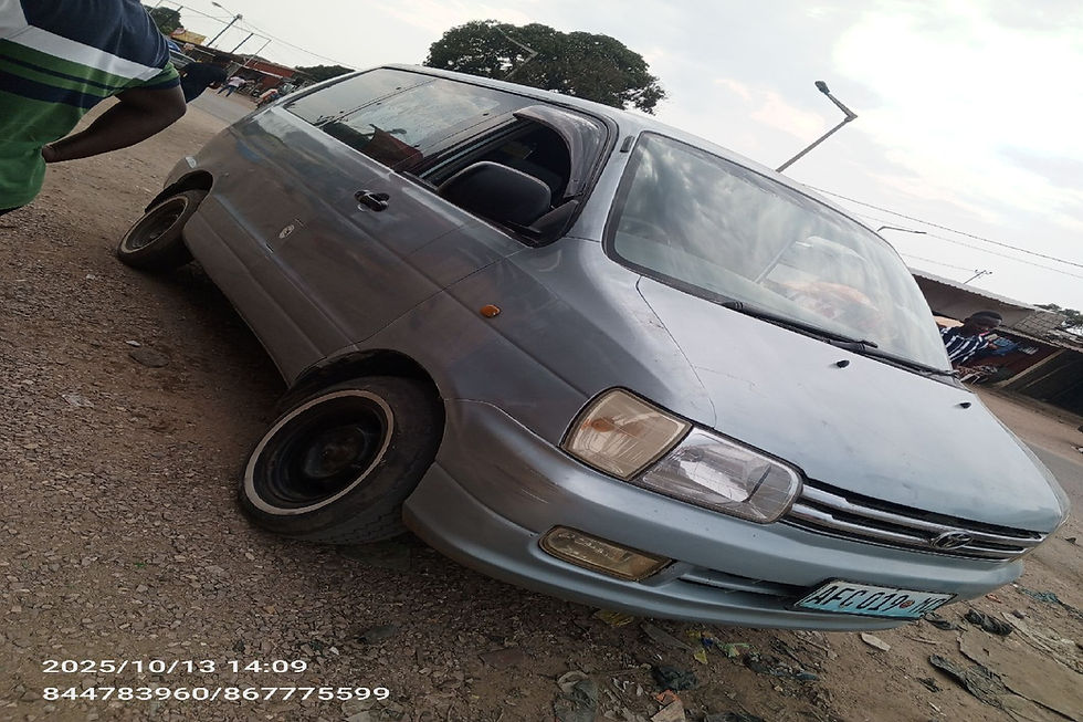 Miniatura: Toyota Noah antigo à venda. 