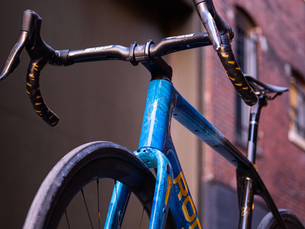 The sting of integrated components and internal cable routing for riders.  