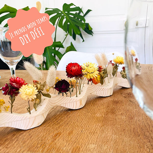 DIY upcycling déco : fabriquer une barre à fleurs séchées en bois recyclé.