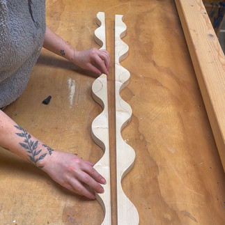 Recycler des chutes de tasseaux en bois, pour fabriquer des tuteur pour les plantes, avec ce DIY facile à faire à la main.