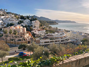Vista de la playa de Burriana y la costa de Nerja