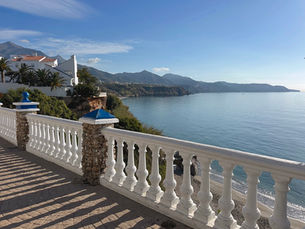 Näkymä Mirador del Benditolta Välimerelle ja kauempana Burrianan ranta, Nerja