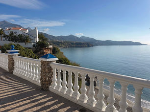 Näkymä Mirador del Benditolta Välimerelle ja kauempana Burrianan ranta, Nerja