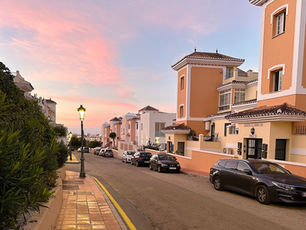 Amanecer sobre las calles de Nerja