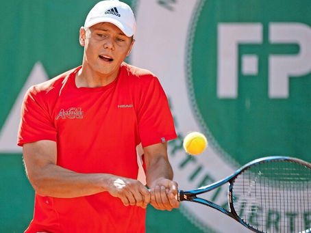 Tennis-Asse spielen Meister aus