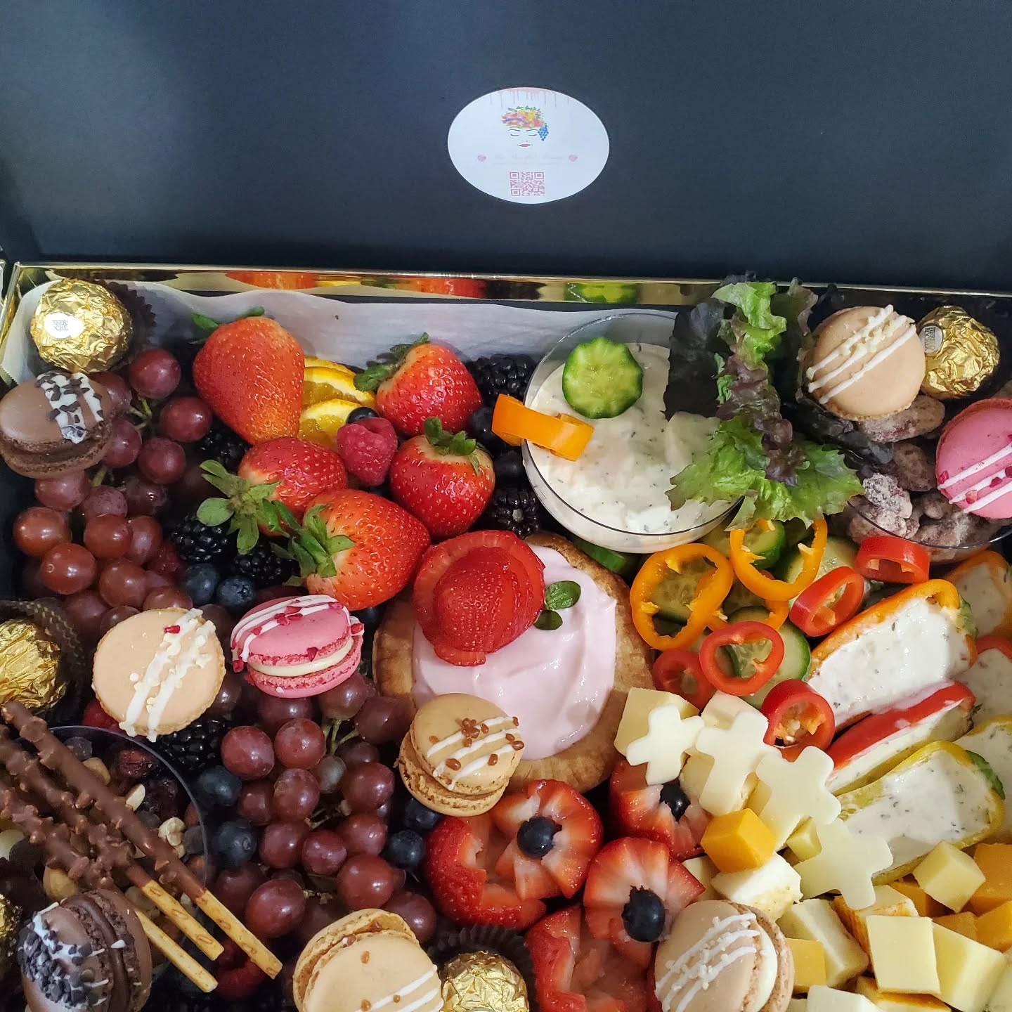 Medium Fruit, Veggie and Cheese Box