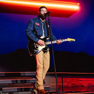 JORDAN DAVIS BRINGS HEART AND HITS TO THE GREEK THEATRE