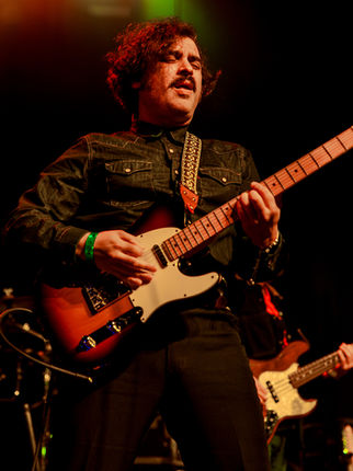 ENJAMBRE ENDS DAÑOS LUZ TOUR WITH ELECTRIFYING HOLLYWOOD FINALE