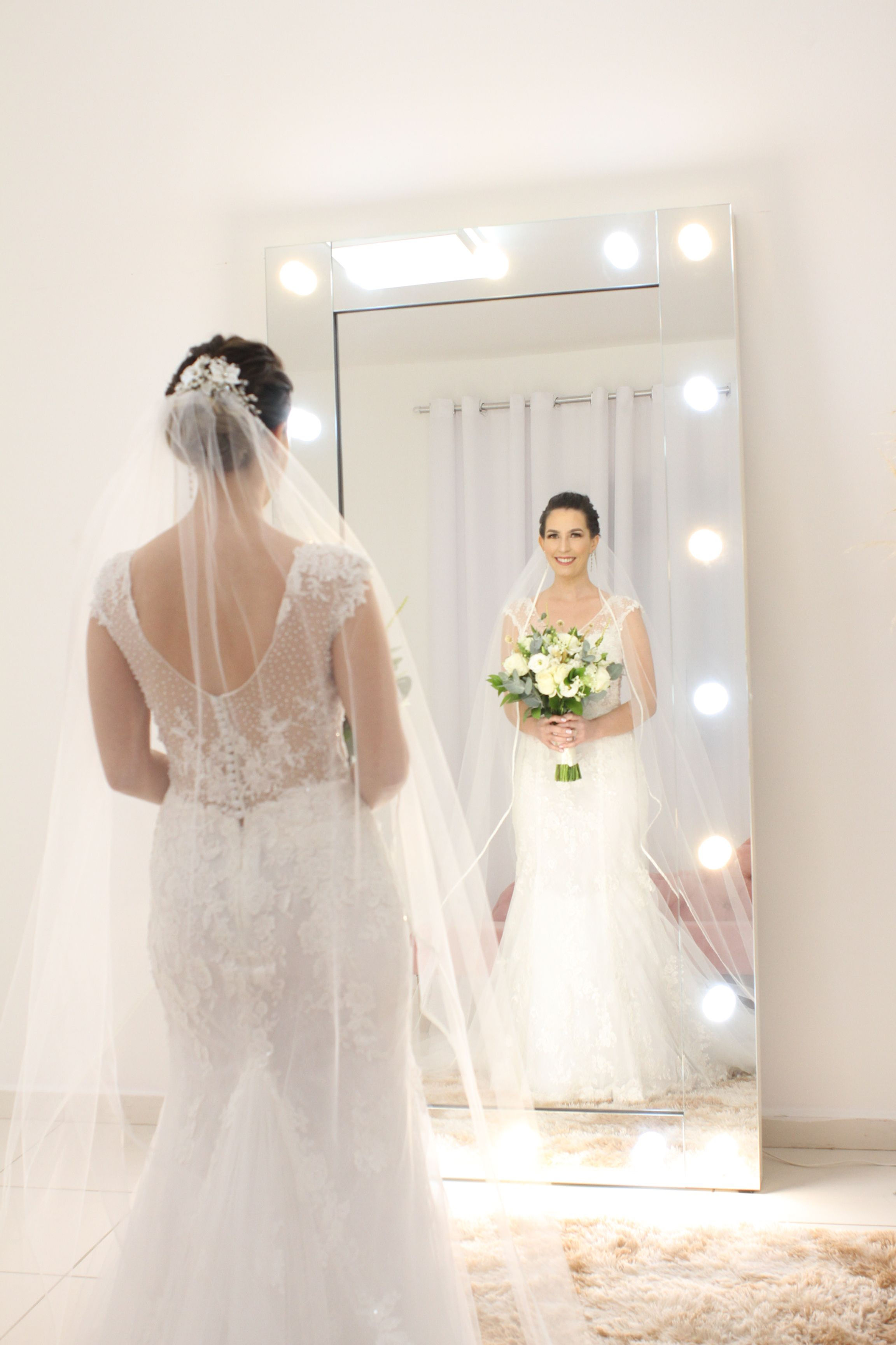 Vestido de noiva Rosa Clara semi sereia em renda chantilly