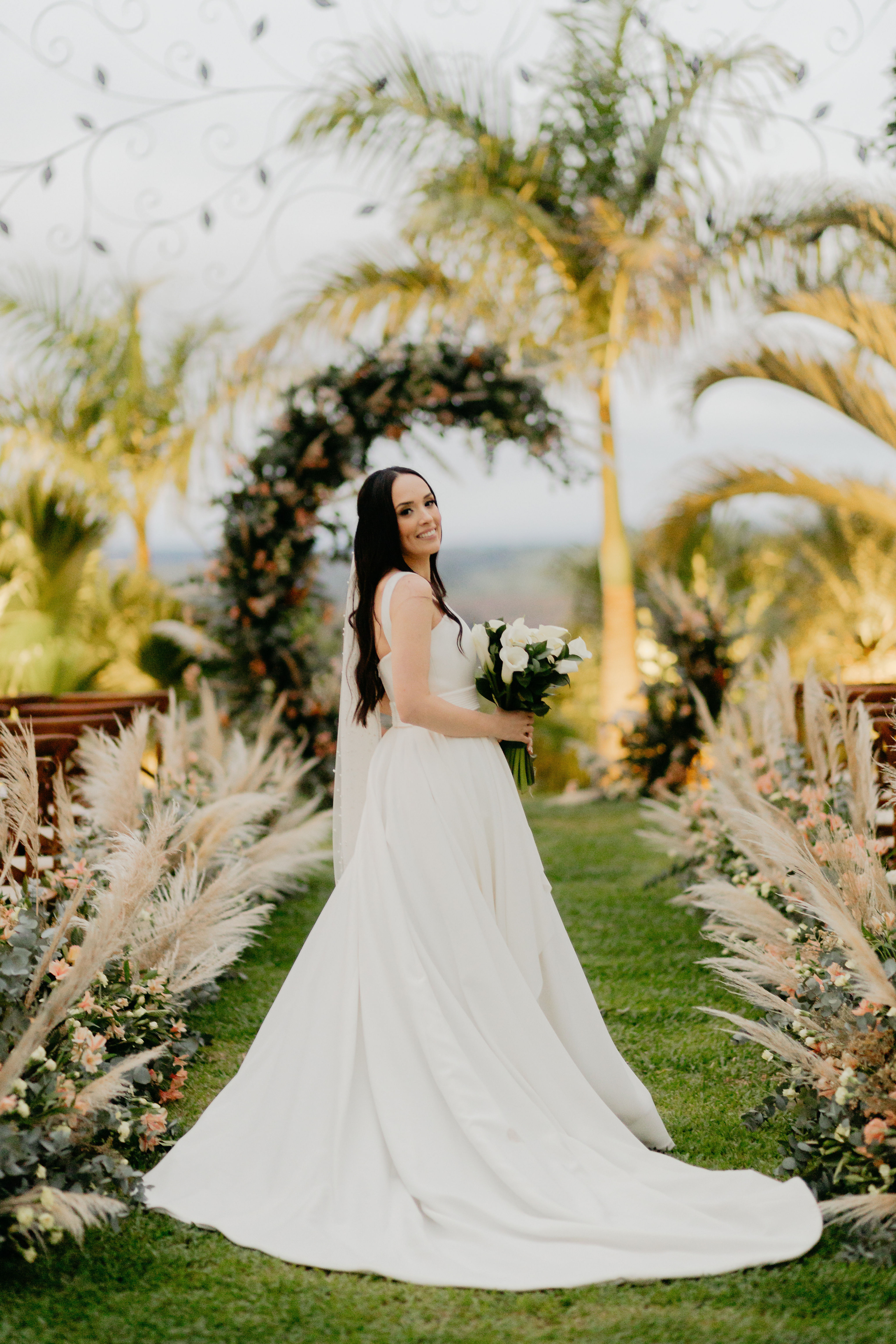 Vestido de noiva minimalista Rebeca Nepomuceno