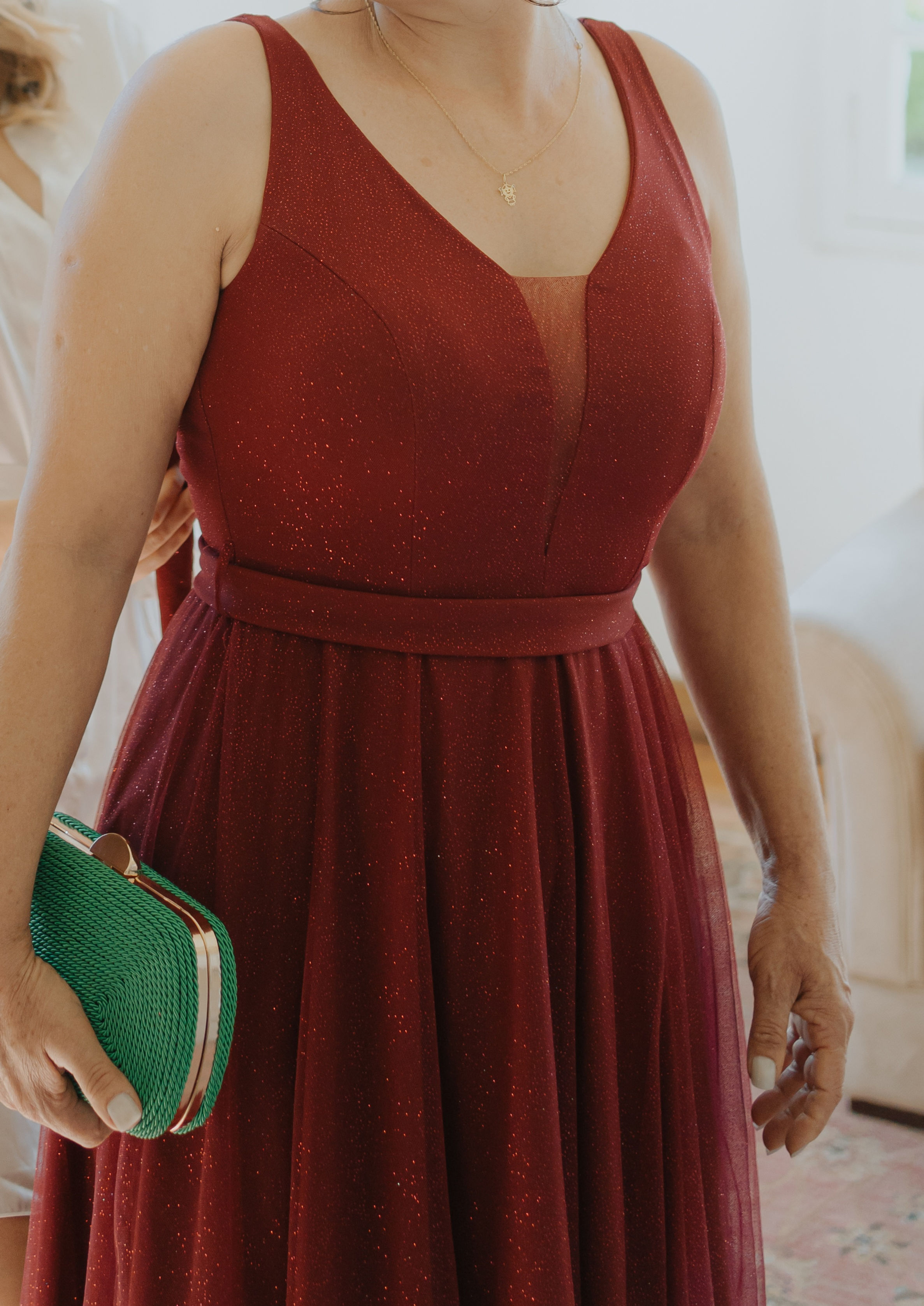 Vestido de Festa marsala evase decote em V