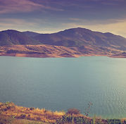 Montaña y lago