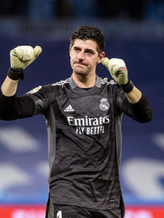 Aumentan los positivos; Gobierno español limita aforos en recintos deportivos