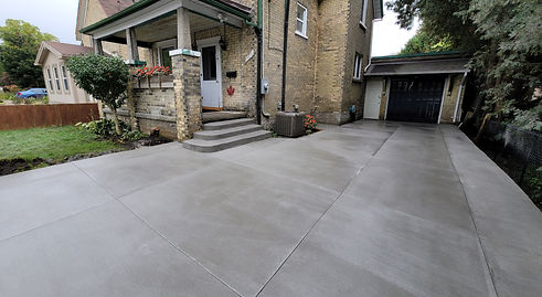 Broom Finished Concrete Driveway_edited.jpg