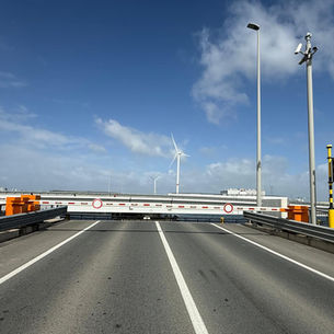 Dynamische signalisatie voor Verschaevebrug komt er. Vlaams Parlementslid uit Brugge Jasper Pillen (Anders.) reageert tevreden. 