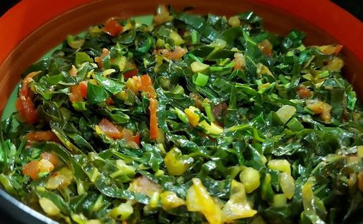 Refogado de chuchu com couve