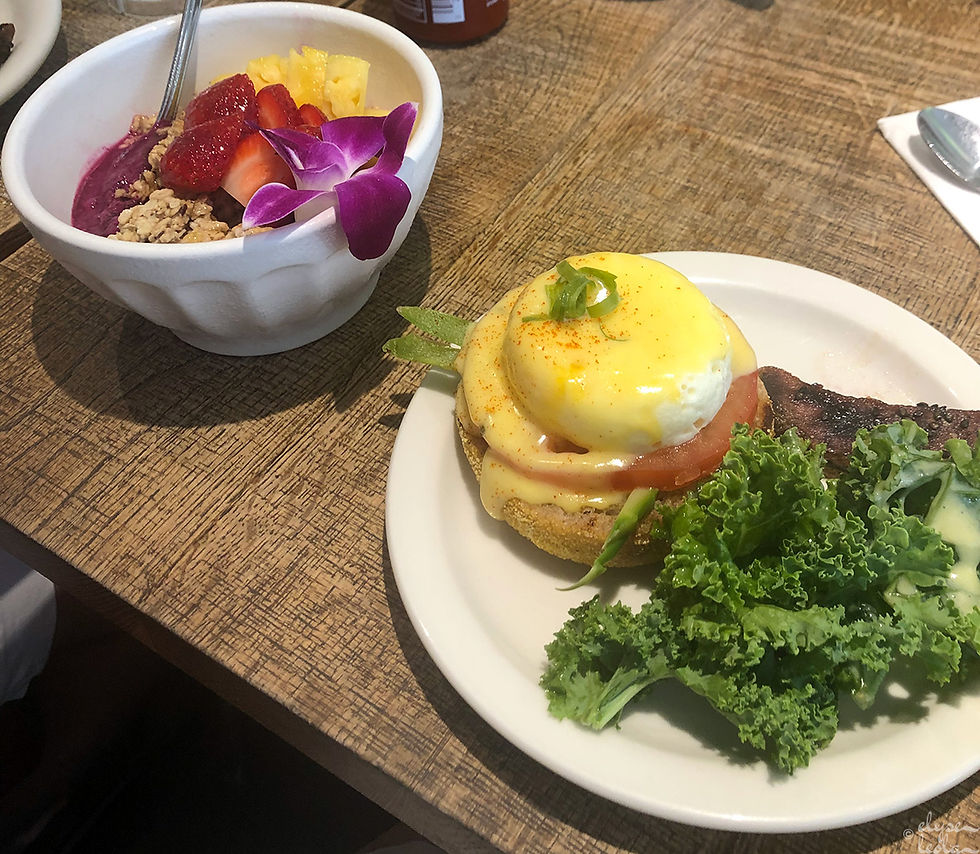 An image showing a tomato benedict and açaí bowl at Heavenly Island Lifestyle