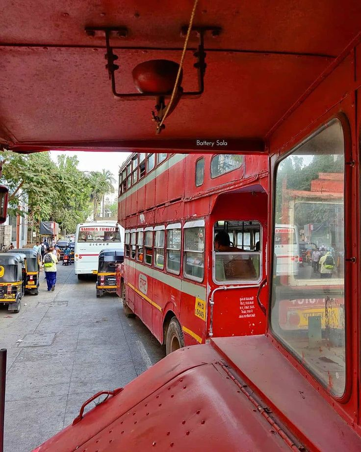 View from one double-decker bus, behind another. The red colour visually pops in the scene. Credit: batterysala