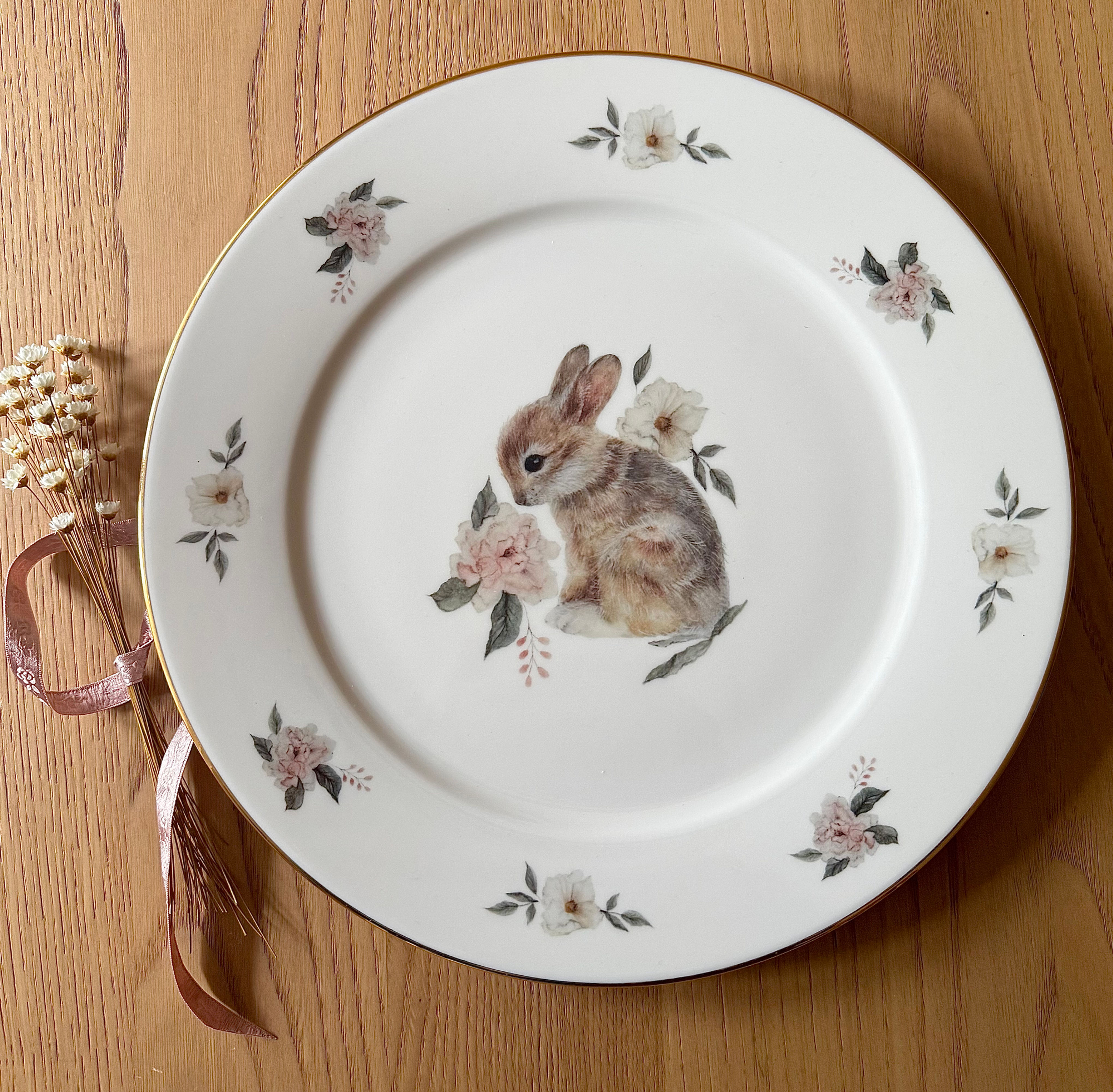 Piattino da 21 cm piano con bordo a fiori