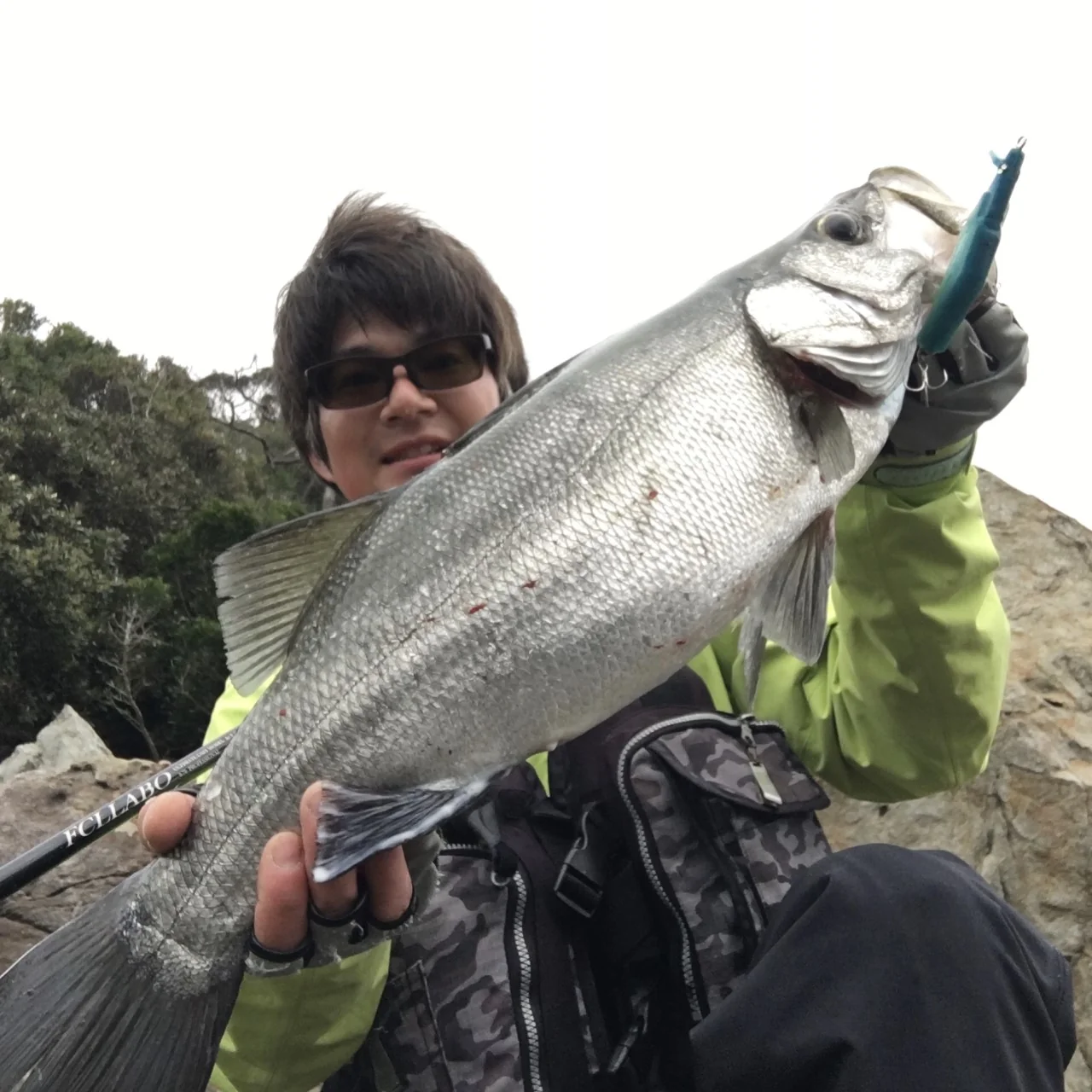 MUSTANPLUG100Sで釣れたヒラスズキ