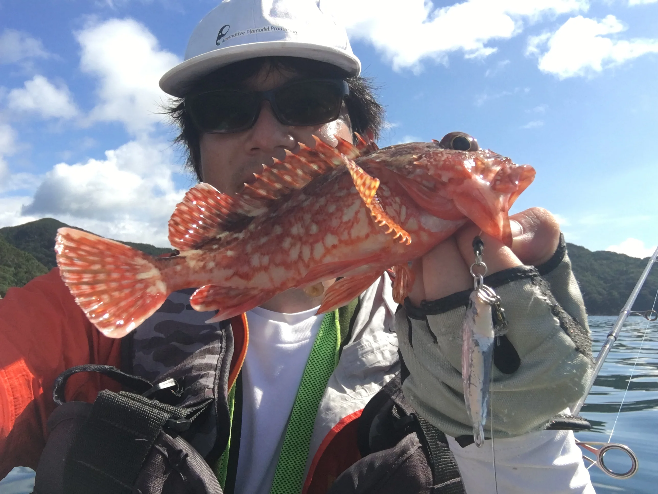 カサゴとカヤックフィッシングの画像