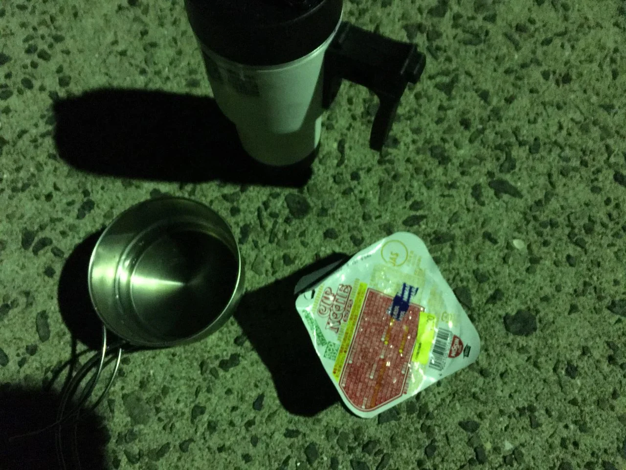 キャンプとカップラーメン