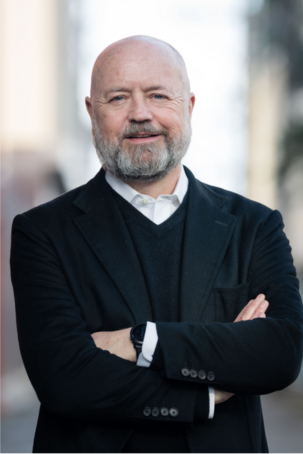 Outdoor executive headshot photographer San Francisco