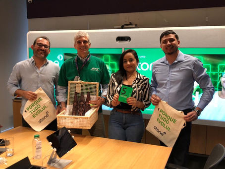 Presidente da Stone recebe empresários nordestinos em SP e ganha presente com itens do Cariri