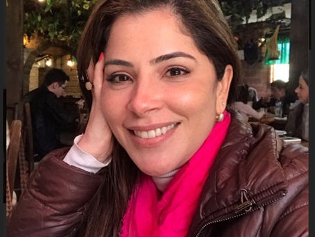 Os Parabéns de hoje são para Dra. Renata Ferrer. Dermatologista. Médica Cooperada Unimed Cariri