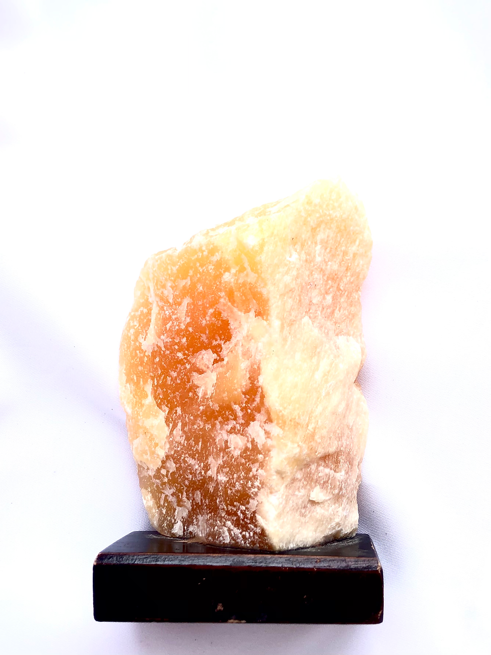 Calcita Laranja Na Base De Madeira