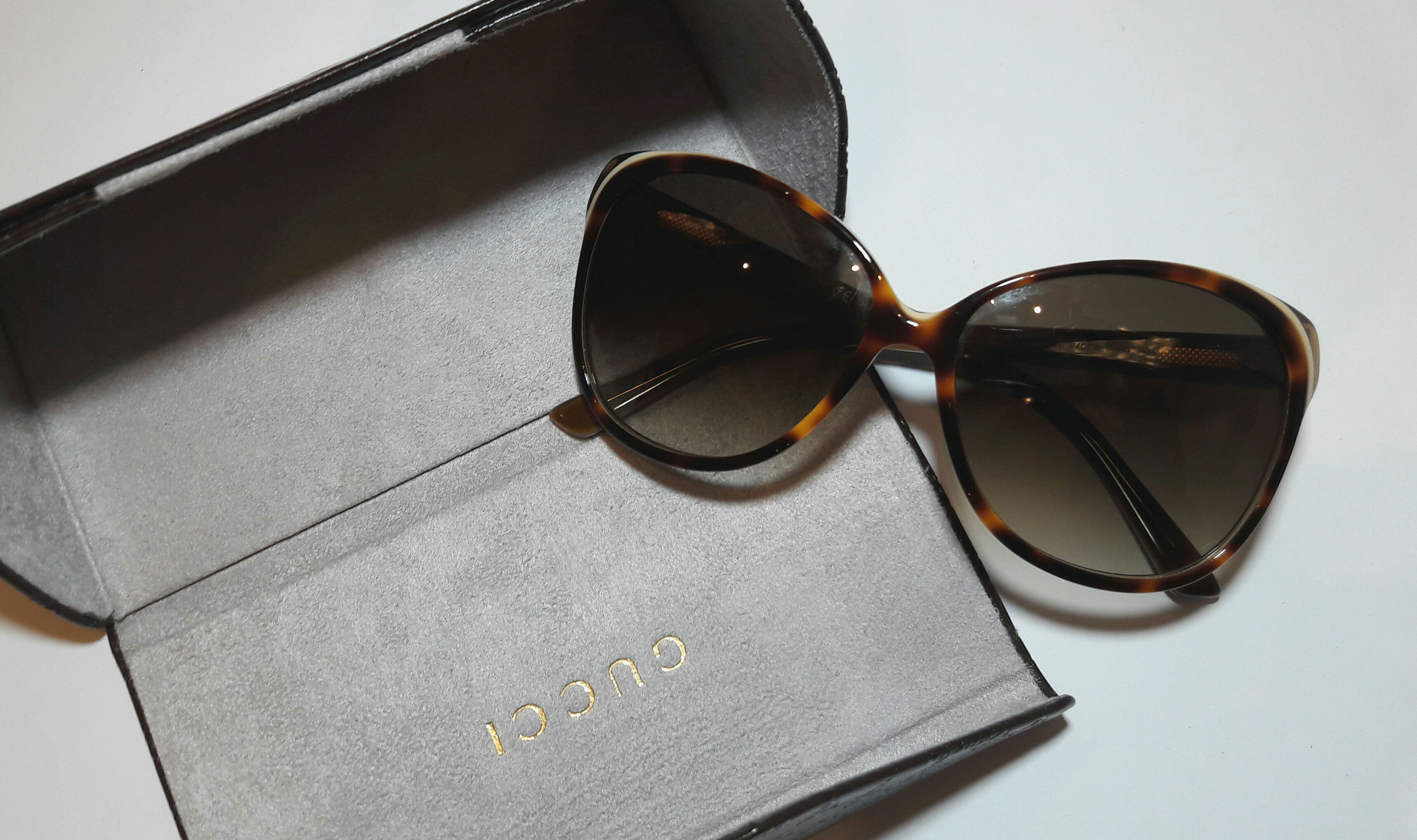 Lentes de sol Gucci color carey con estuche