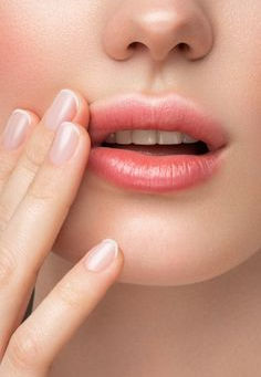 Dubai Glamour Unleashed: Transform Your Look with Lip Fillers