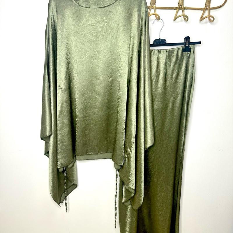 Miniature : Ensemble de Mode Femme - Haut et jupe en Satin - Style Élégant et Confortable -