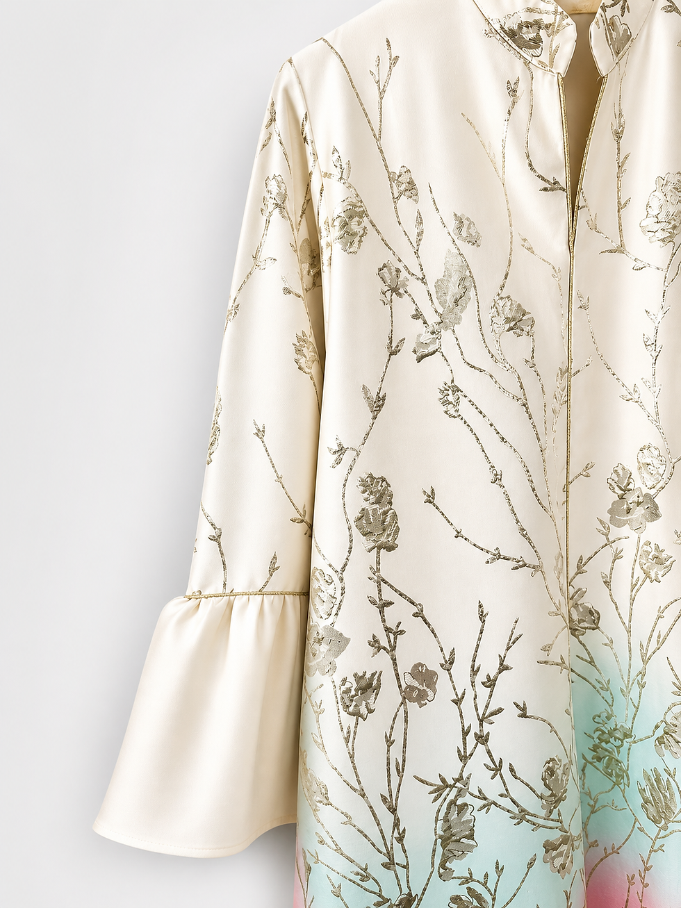 Miniature : detail col et broderie fleurs robe mastour ivoire tissu et finitions