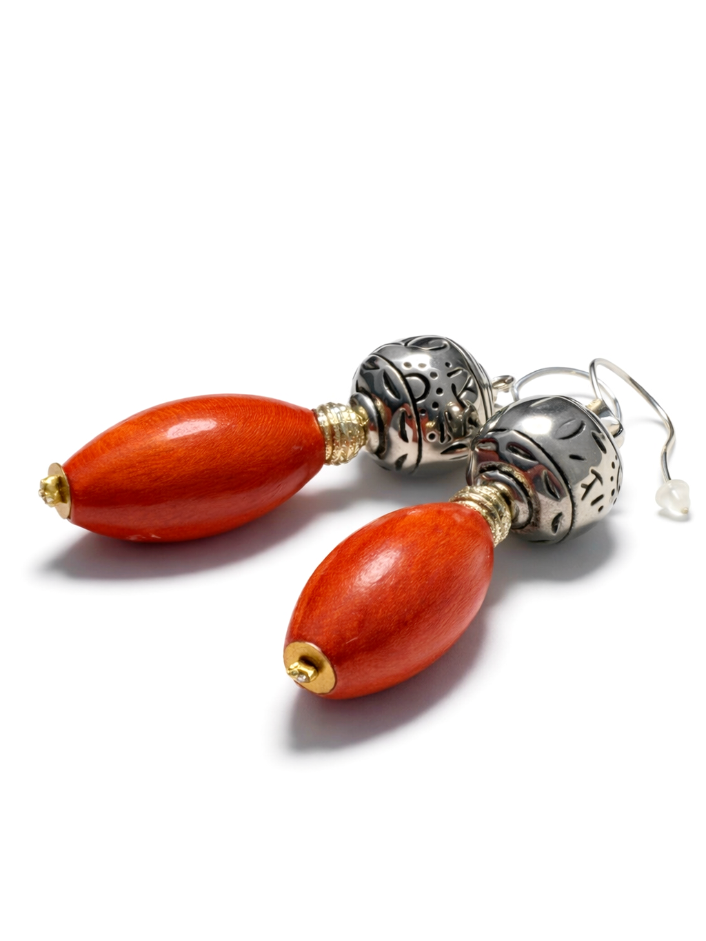 OVAL WOODEN EARRINGS & ENGRAVED PEARL