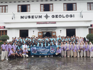 Kunjungan Edukasi Kelas VII MTs PKP Jakarta Islamic School ke Museum Geologi Bandung dan D’Castello Ciater Subang
