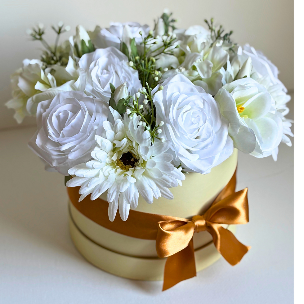 White flower hat box flower bouquet left side view
