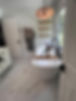 Esdras baño fondo.jpg